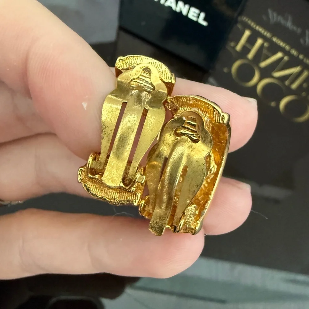LOT 2137 24K gold plated CHANEL vintage clip on earrings